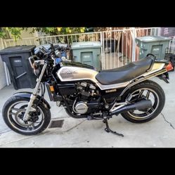 1985 Honda 700 Sabre 