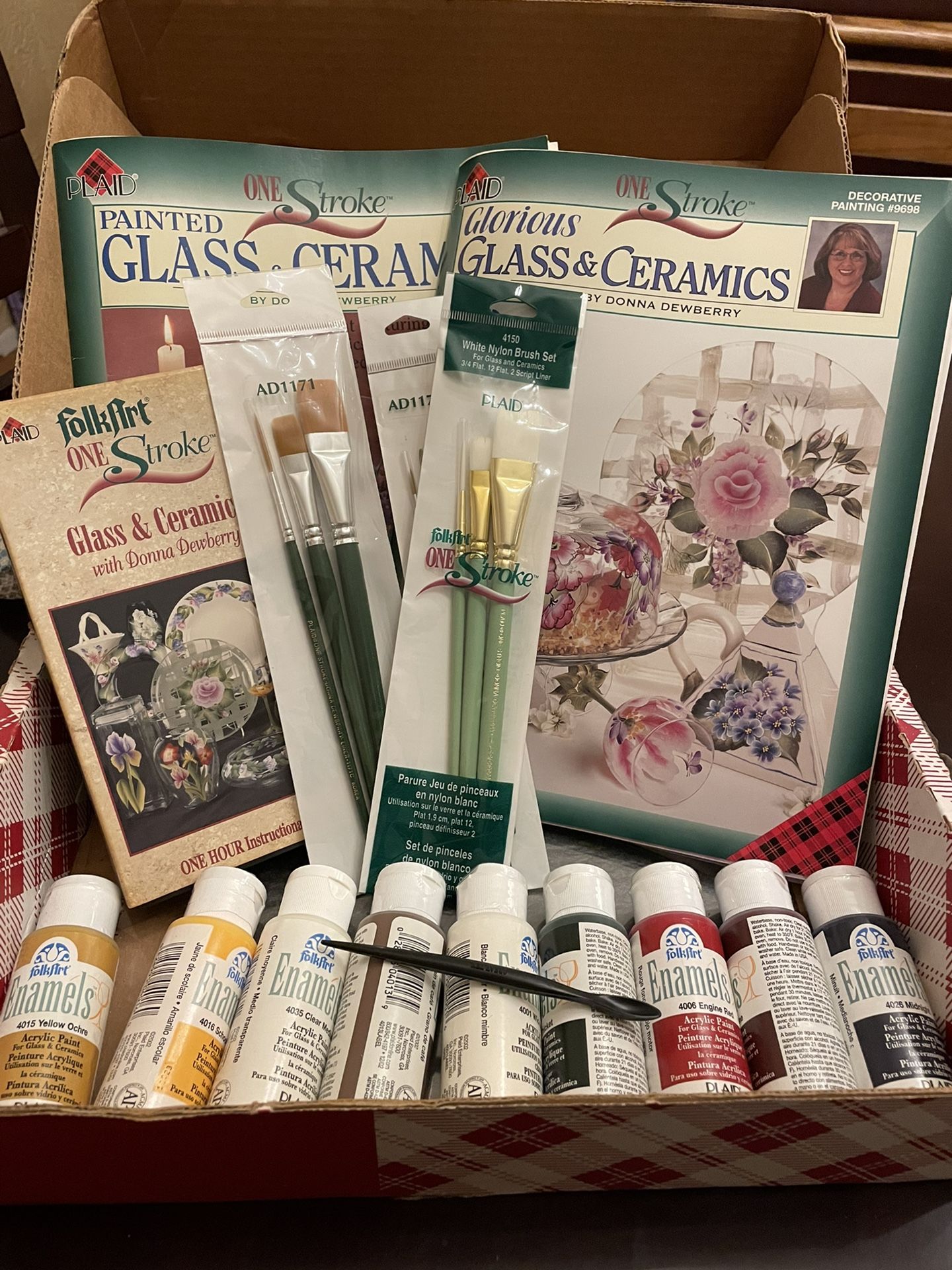 .Donna Dewberry - Glass in ceramics paint kit