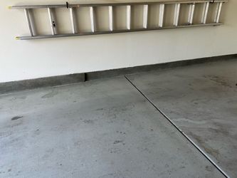 24 ft Aluminum Extension Ladder $160