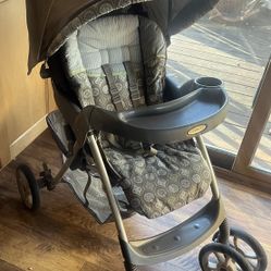 Graco Stroller w/Built in Cup holder (Excellent Condition)
