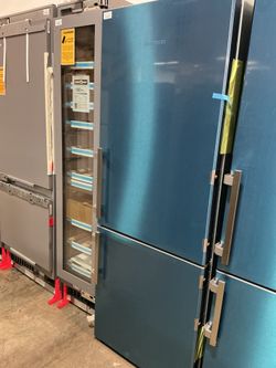 Liebherr SCB7760IM Built-In Bottom Freezer Refrigerator (Open-Box / Scratch & Dent)