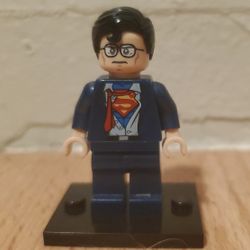 Lego DC superheroes Clark Kent minifigure