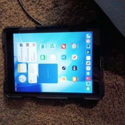 iPad 9th Gen w/ Otterbox Case 