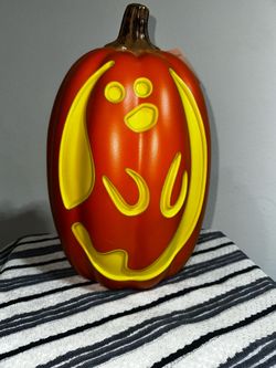 16" Hyde & EEK! Boutique Battery Operated Light-Up Halloween Pumpkin Decor