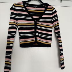 women’s med cropped long sleeve 