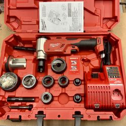 Milwaukee Tools M18 267702 Force Logic Hydraulic 6 Ton Knockout Tool Punch Kit Combo 18v Lithium Ion Li-ion Construction Job Cordless Professional