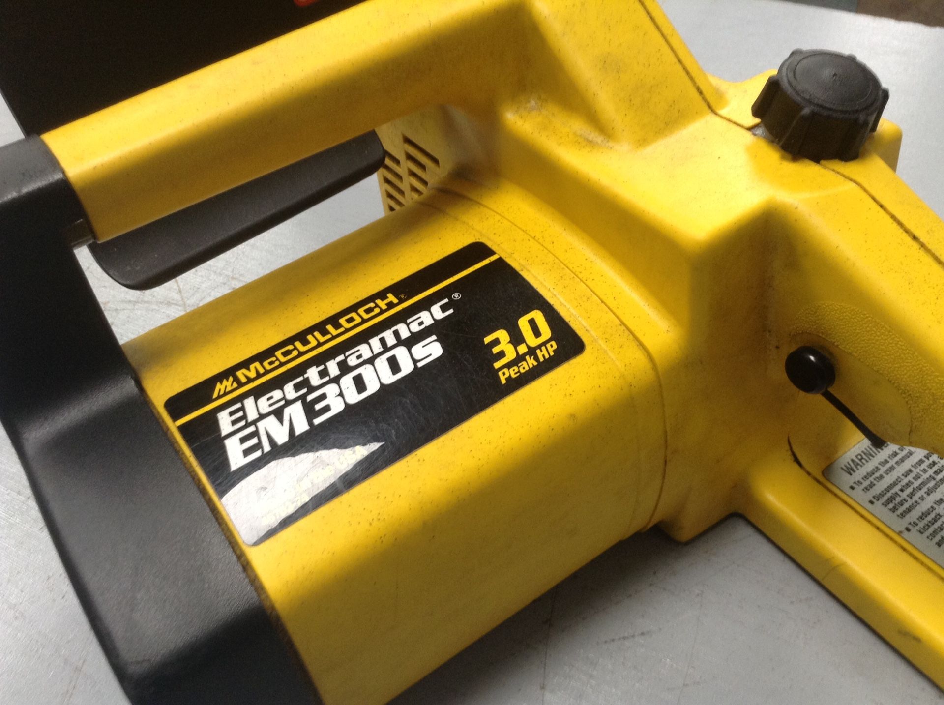 MCCULLOCH ELECTRAMAC EM300s 3.0 PEAK HP 4670374 CHAINSAW for Sale in