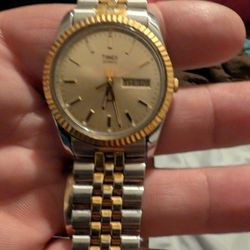 Mens Timex Watch Needs Battery 