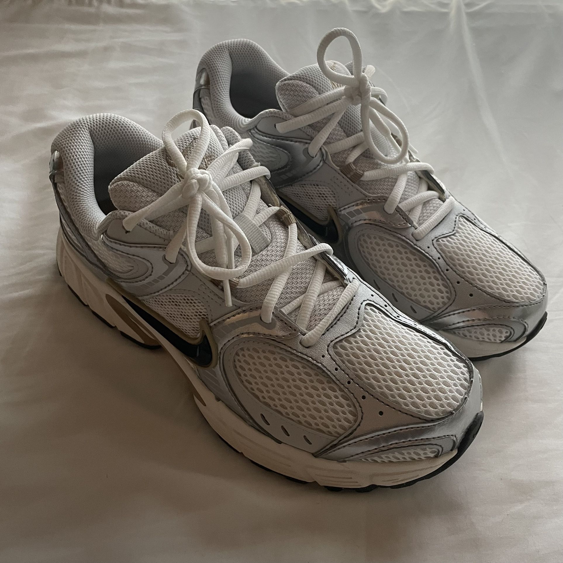 Nike V5 RNR Parachute Beige Metallic Pewter