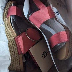 UGG Women’s Navee pink Buckle Espadrille Wedge
