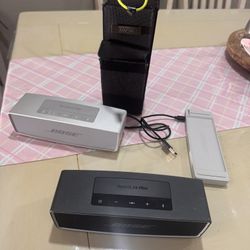 Bose Sound link Mini One Like New The Black Little More Used The Come Whit This accessories It’s Worth Over $300  