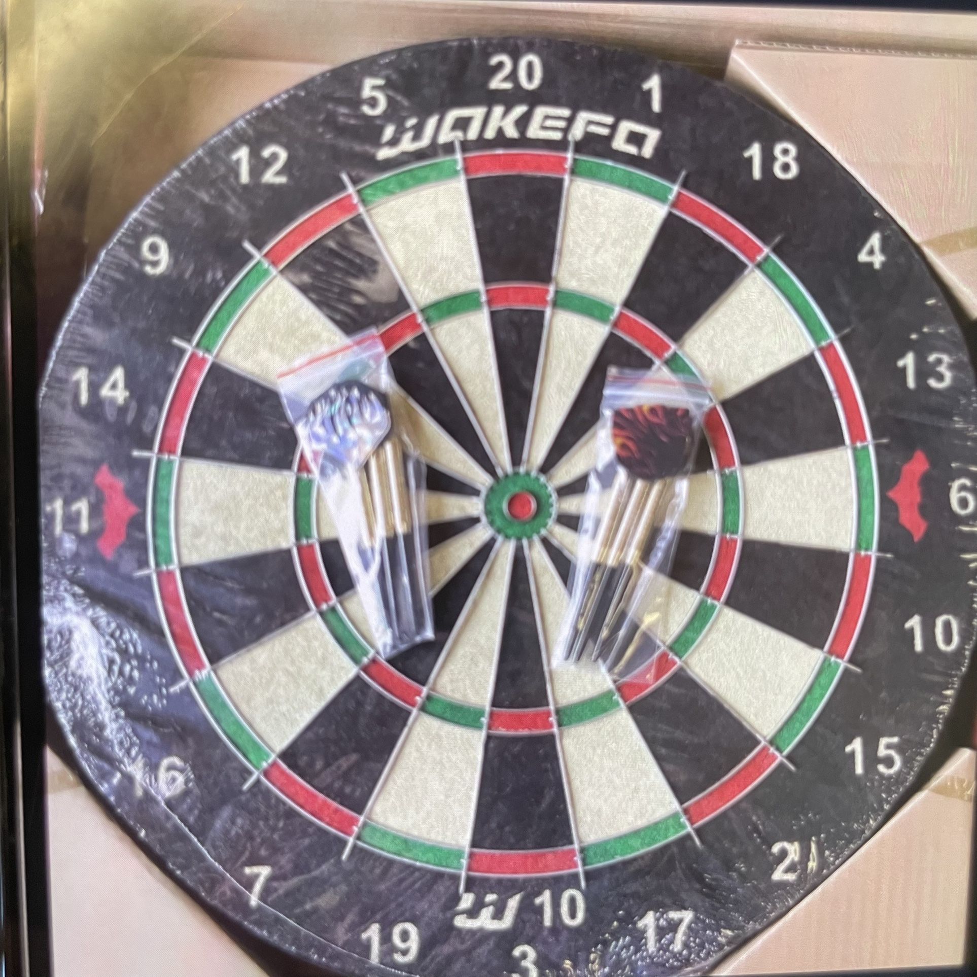 18” Dartboard with 6 Darts