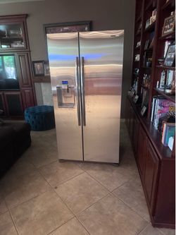Samsung refrigerator / fridge/ freezer