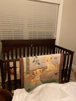 Beautiful Dark Wood Baby Crib + Lion King Quilt Set