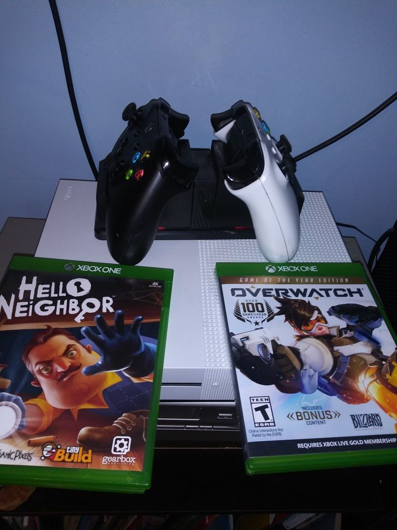Xbox One S 500GB 2 Games,2 Controllers, And Duel Charger