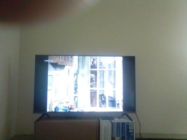 40in Hisense Smart TV With Remote