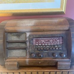 Antique World War 2 Philco Radio