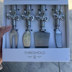 Threshold Cheese Tool Set 