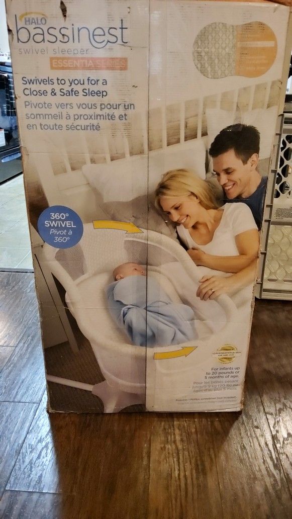 - Halo Bassinet Swivel Sleeper Essentia