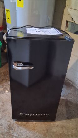 Frigidaire mini fridge