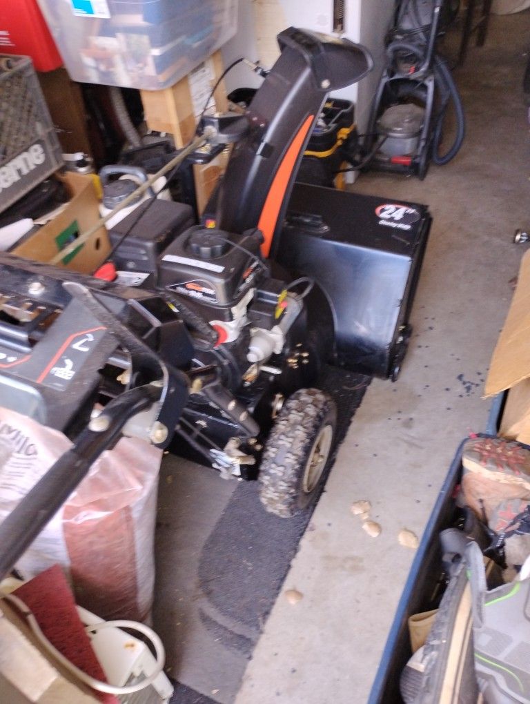Snow Blower Electric Start Like New Only Ran For 20 Min 1 Time
