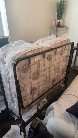 Brand New Foldable Rollaway Bed with Mattress – Twin / 39”