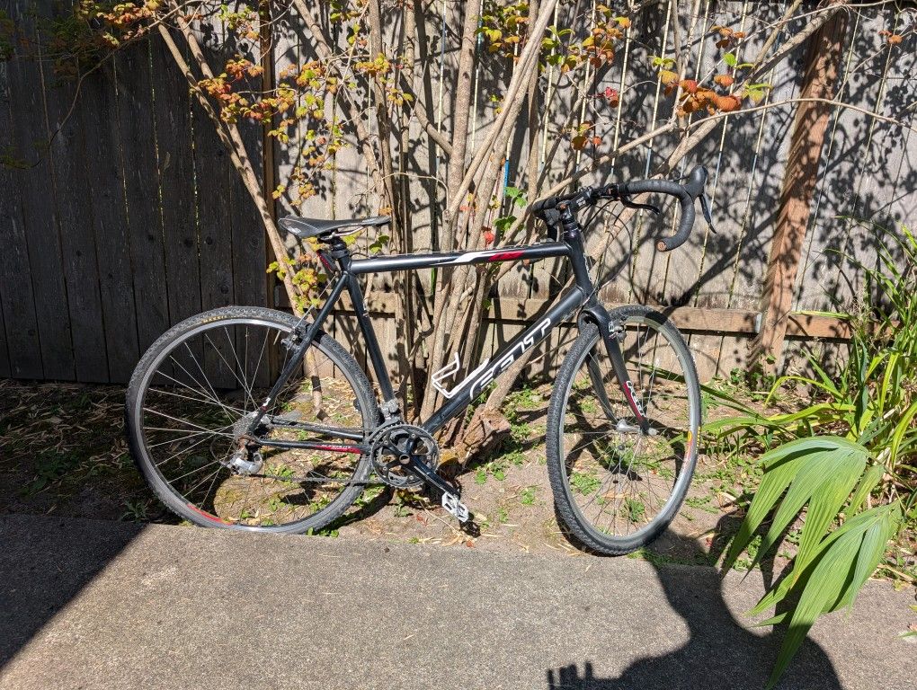 Felt Gravel Bike 59cm. Carbon Fiber Fork, Aluminum Frame