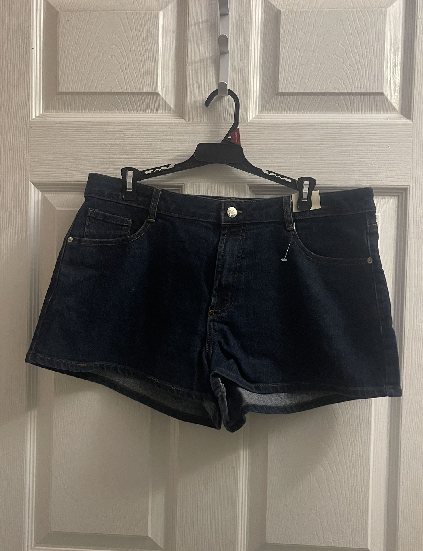 Brand New High Rise Dark Denim Moms Shorts Size 14