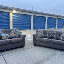 DELIVERY AVAILABLE 🚛🚚🚛 super Nice Couch And Loveseat