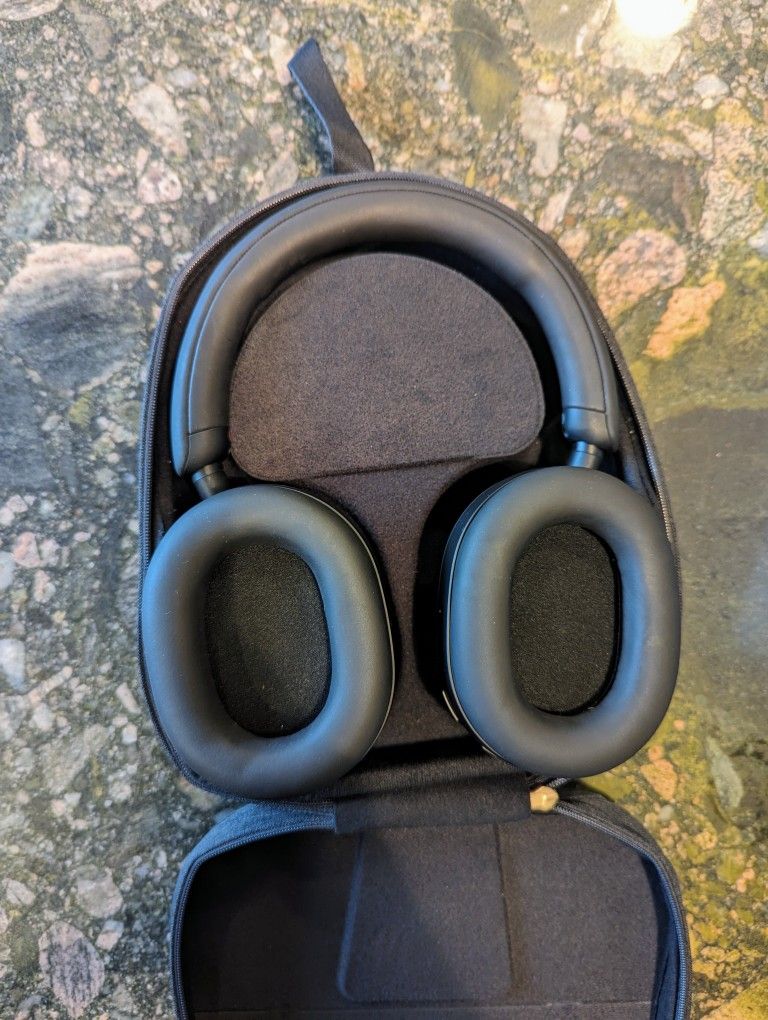 Sony XM5 (WH-1000XM5) Wireless Noise Cancelling Headphones 