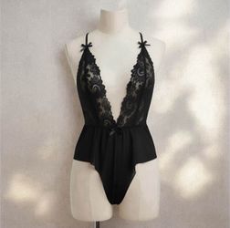 NEW/NUEVO one piece lingerie black XL Red L / lencería de una pieza Negro XL Rojo L