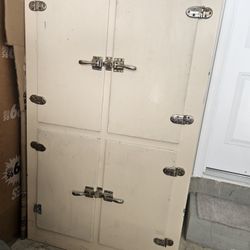 Antique Ice Box 