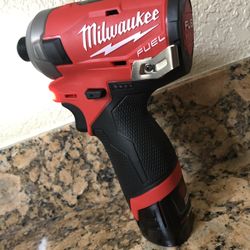 Milwaukee M12 Surge Impact Driver 