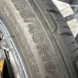 225/40/19 Bridgestone (1 Only) $40.00