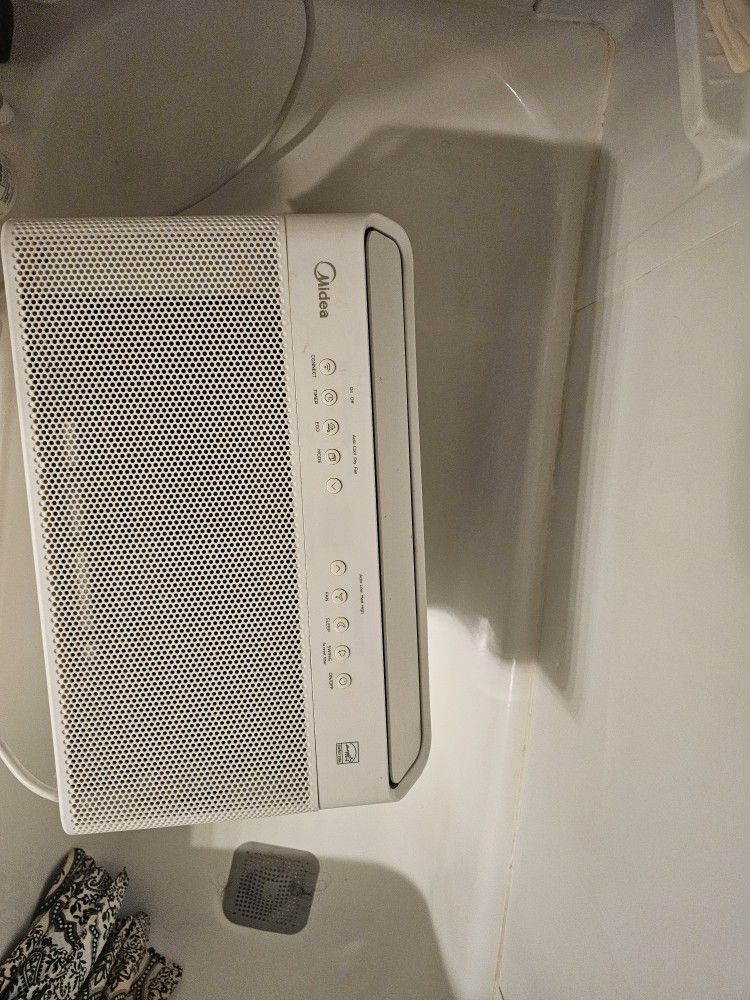 Window AC Unit 8,000 Btu/hr