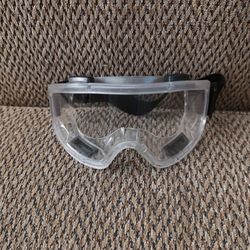 MOTORCYCLE GOGGLES.  CLEAR LENS.  NEW.  PICKUP ONLY.