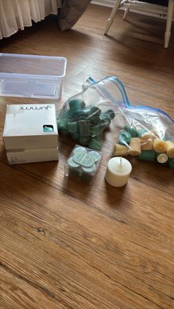 Misc. sage green/turquoise/cream tea lights.