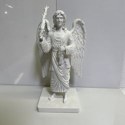 Angel Statue White Resin For Indoors Or Garden 14 Inch
