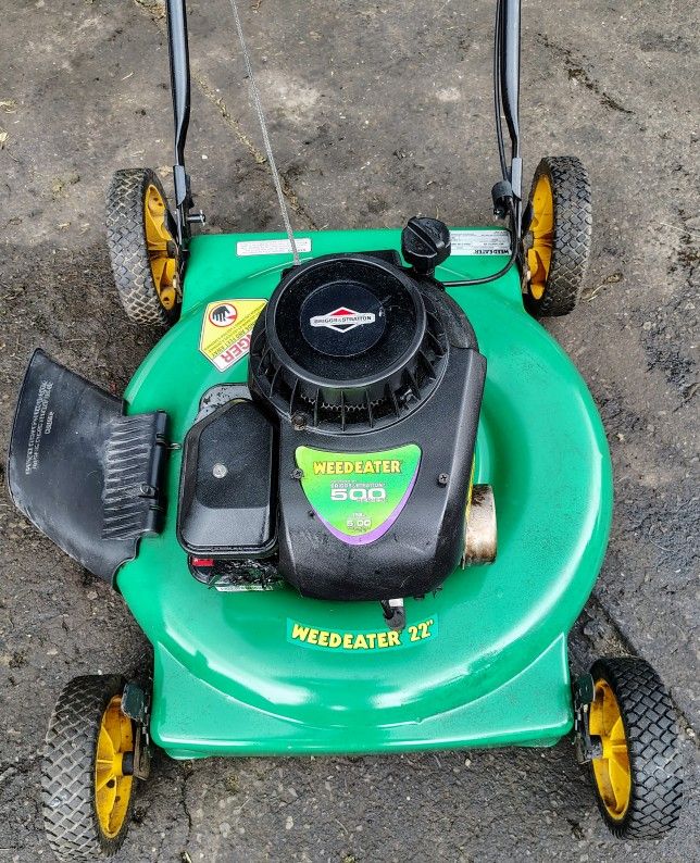 Excellent Condition! Yard Machines 158CC Gas Powered Lawnmower!