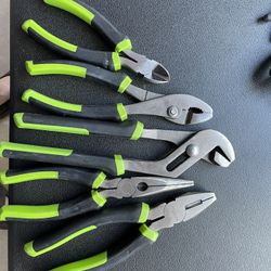 Pliers