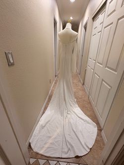 Vow'd Weddings Minimalist Off-The-Shoulder Mermaid Dress – Size 4 – Ivory Crepe