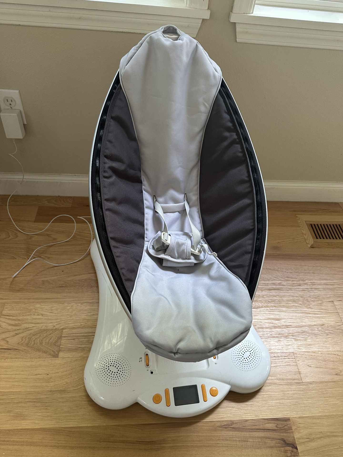 Mamaroo Baby Chair