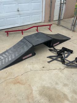 Skateboard ramp and grinding rail