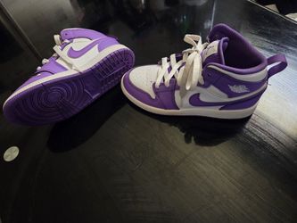 Air Jordan 1 Retro Mid Purple Venom