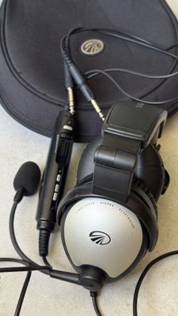 Lightspeed Sierra Bluetooth ANR Aviation Headset – Dual GA plugs (General Aviation) - excellent condition