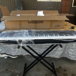 Yamaha Digital Piano With Adjustable Stand 