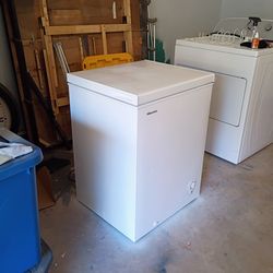 Hisense WFC050M6XWD is a 5.0 cu. ft. white chest freezer