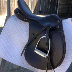 English Saddle By Collegiate 17 1/2