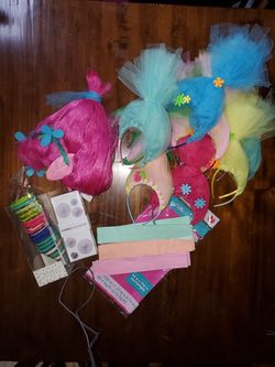 Trolls birthday lot supplies Cece Princess poppy wig, headbands, paper fans, hats, tablecloth