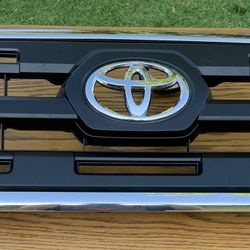 2016-2020 Toyota Tacoma OEM grill w. Chrome Bezel